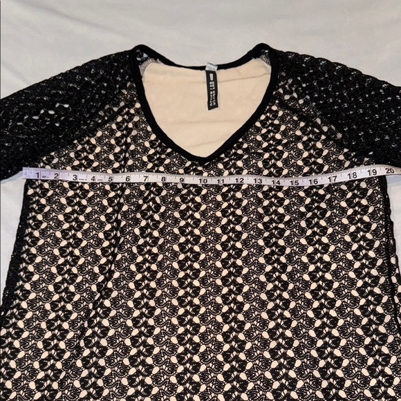 Design Lab Lord & Taylor Black Lace Blouse with Gold Lining - Picture 9 of 12